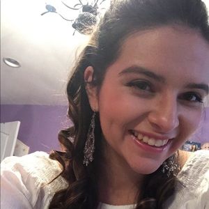 Meet your Posher, Adrianna